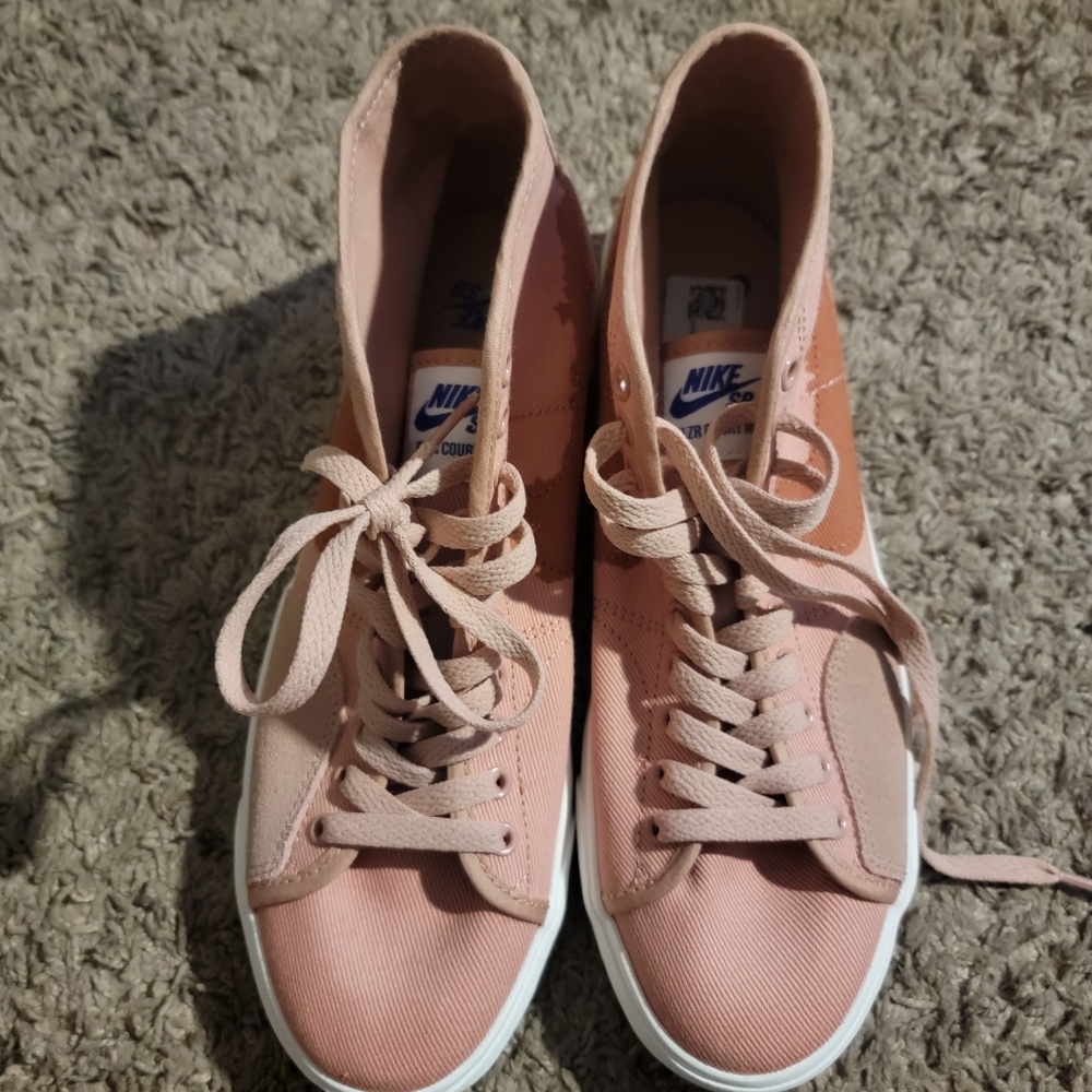 Size 8 - Nike SB Blazer Court Mid Premium Pink